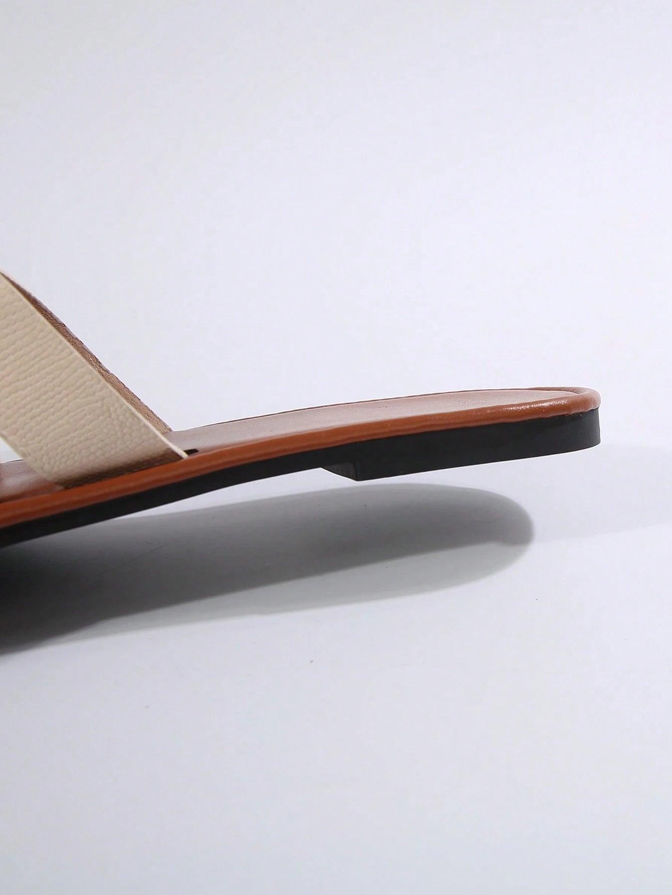 Camela™ Sandales Plates au Design Classique