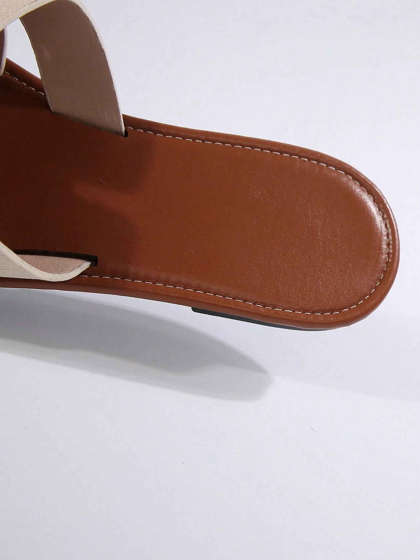 Camela™ Sandales Plates au Design Classique