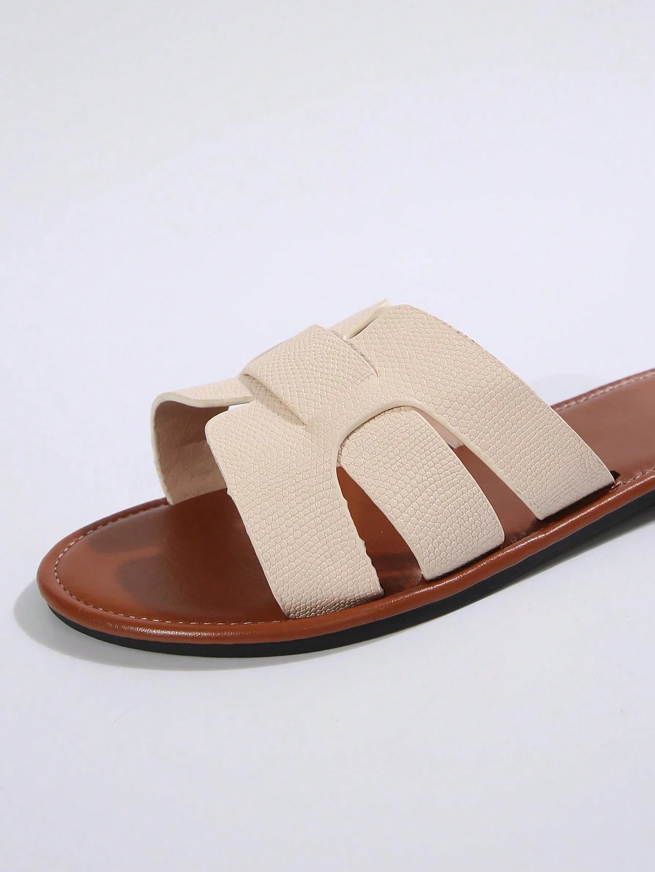 Camela™ Sandales Plates au Design Classique